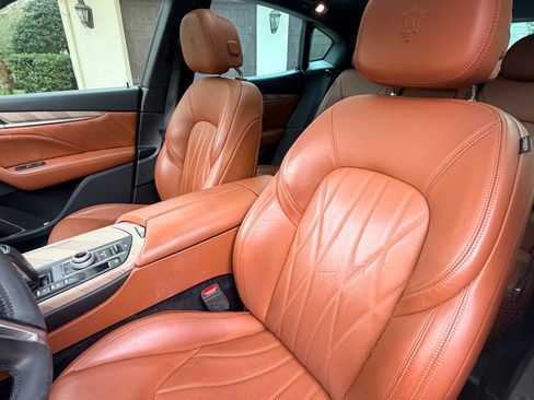 Used 2020 Maserati Levante GranLusso AWD/4WD image 19