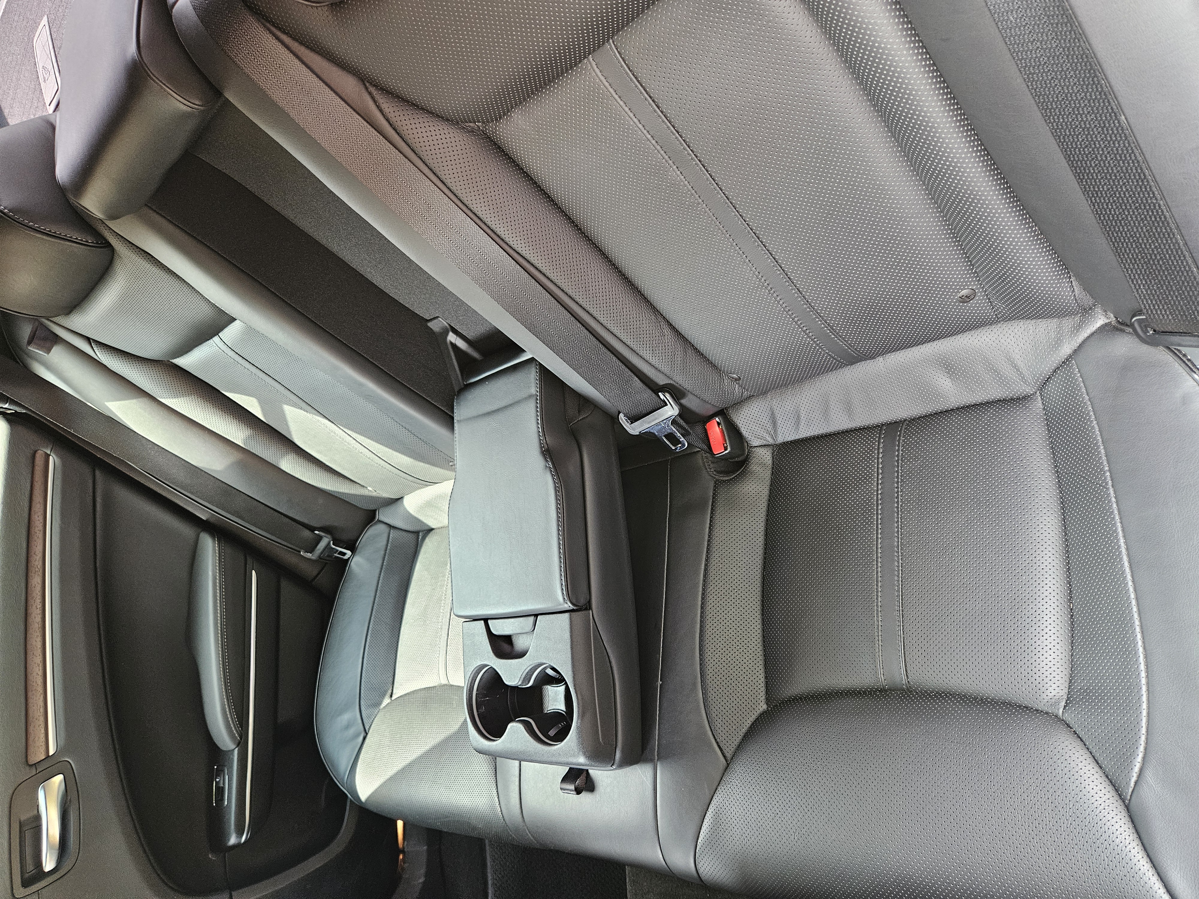 Used 2012 Chrysler 300 Limited w/ 300 Luxury Series Pkg RWD image 6