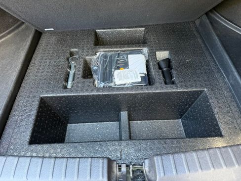 Used 2017 Acura TLX FWD image 22