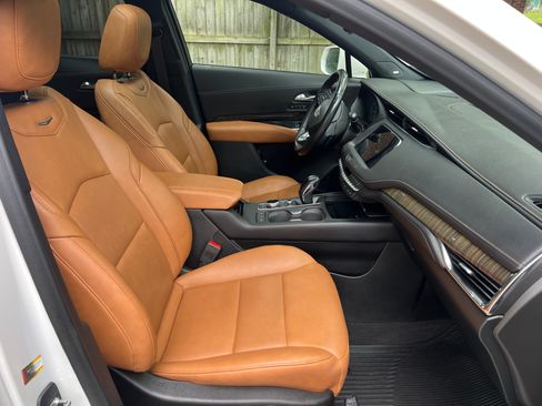 Used 2019 Cadillac XT4 Premium Luxury AWD/4WD image 9