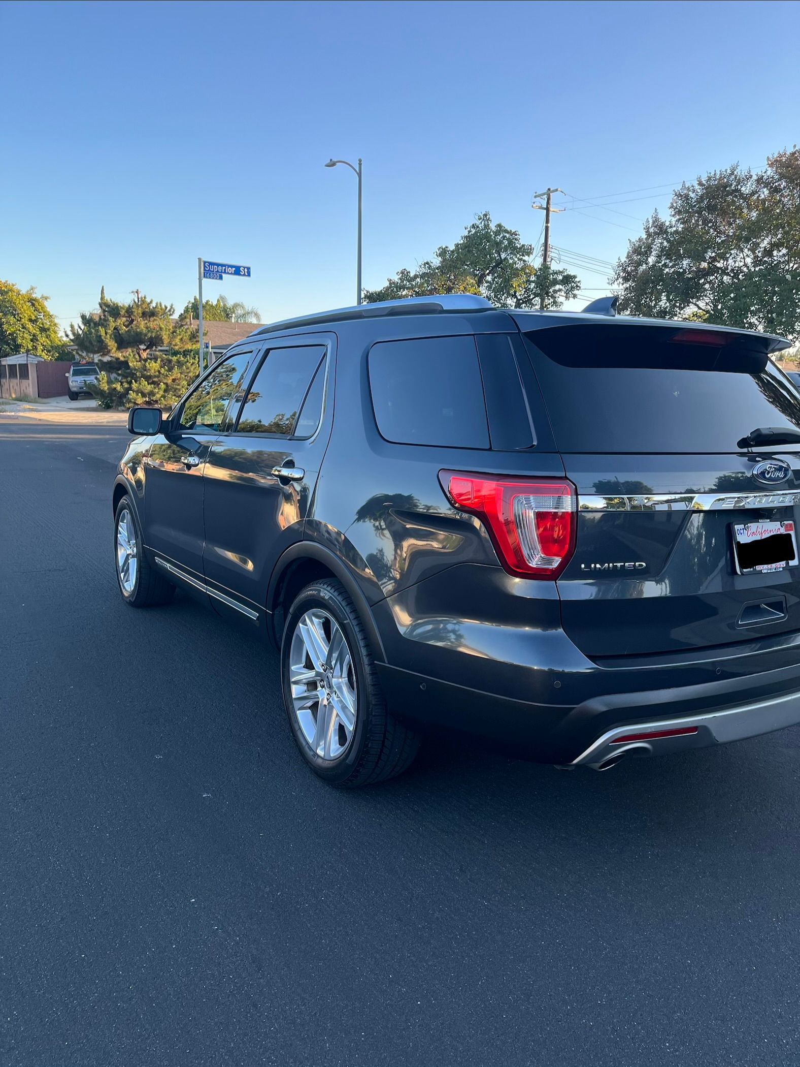 Used 2017 Ford Explorer Limited w/ Equipment Group 301A FWD image 6