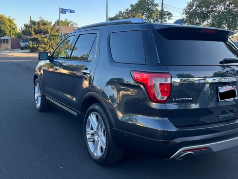 Used 2017 Ford Explorer Limited w/ Equipment Group 301A FWD image 6