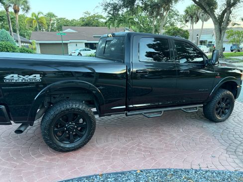 Used 2022 RAM 2500 Laramie w/ Night Edition AWD/4WD image 2