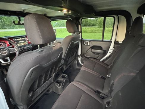Used 2022 Jeep Gladiator Rubicon w/ LED Lighting Group AWD/4WD image 15