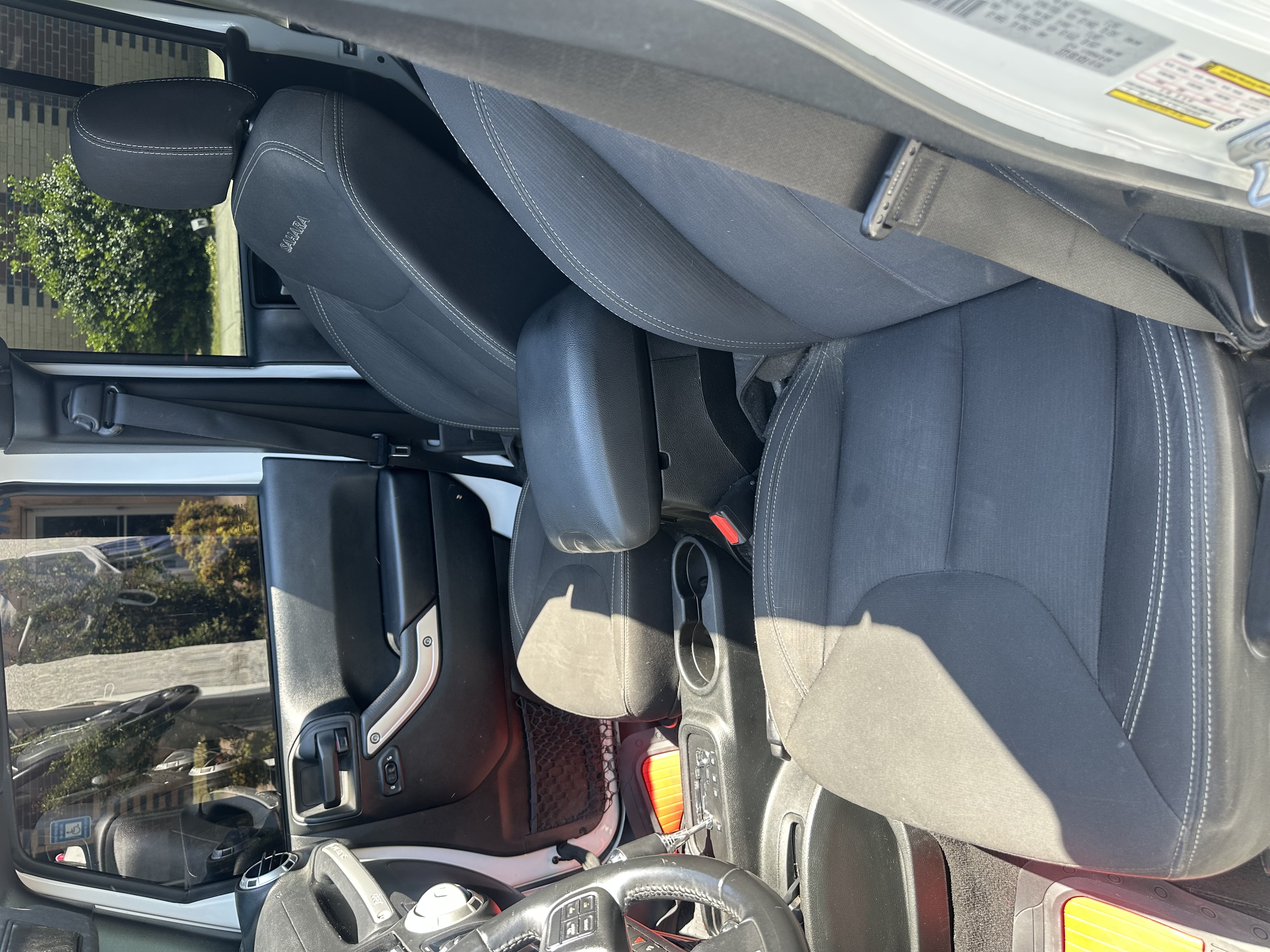 Used 2018 Jeep Wrangler Unlimited Sahara w/ Connectivity Group AWD/4WD image 5