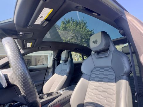 Used 2022 Audi e-tron GT Premium Plus AWD/4WD image 16