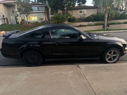 Used 2005 Ford Mustang Premium image 5