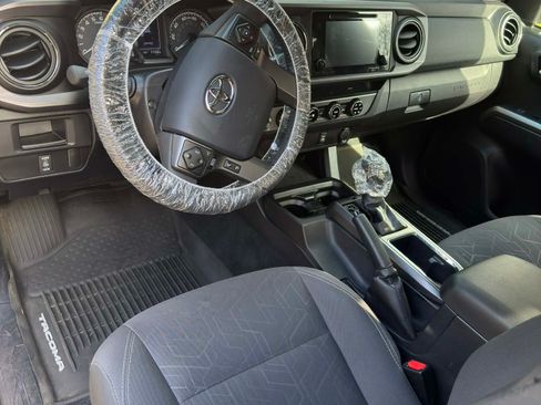 Used 2017 Toyota Tacoma TRD Sport w/ Tow Package (A/T) image 11