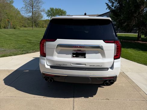 Used 2022 GMC Yukon Denali w/ Denali Ultimate Package AWD/4WD image 11