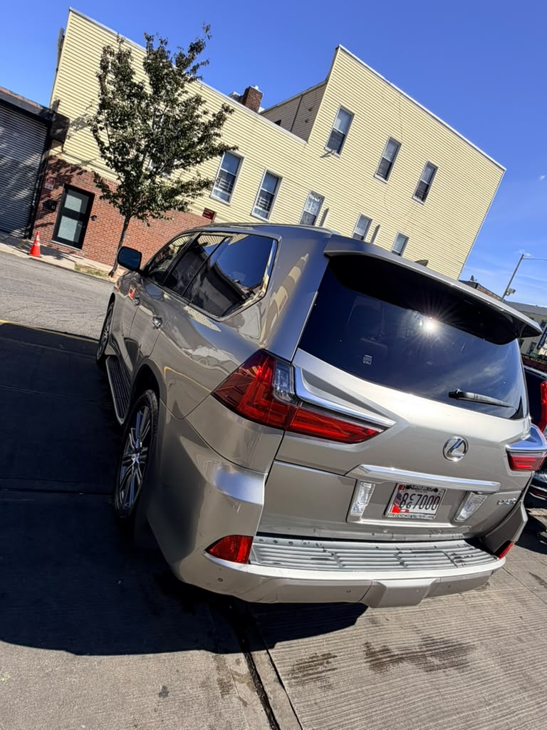 Used 2016 Lexus LX 570 4WD w/ Luxury Package image 12