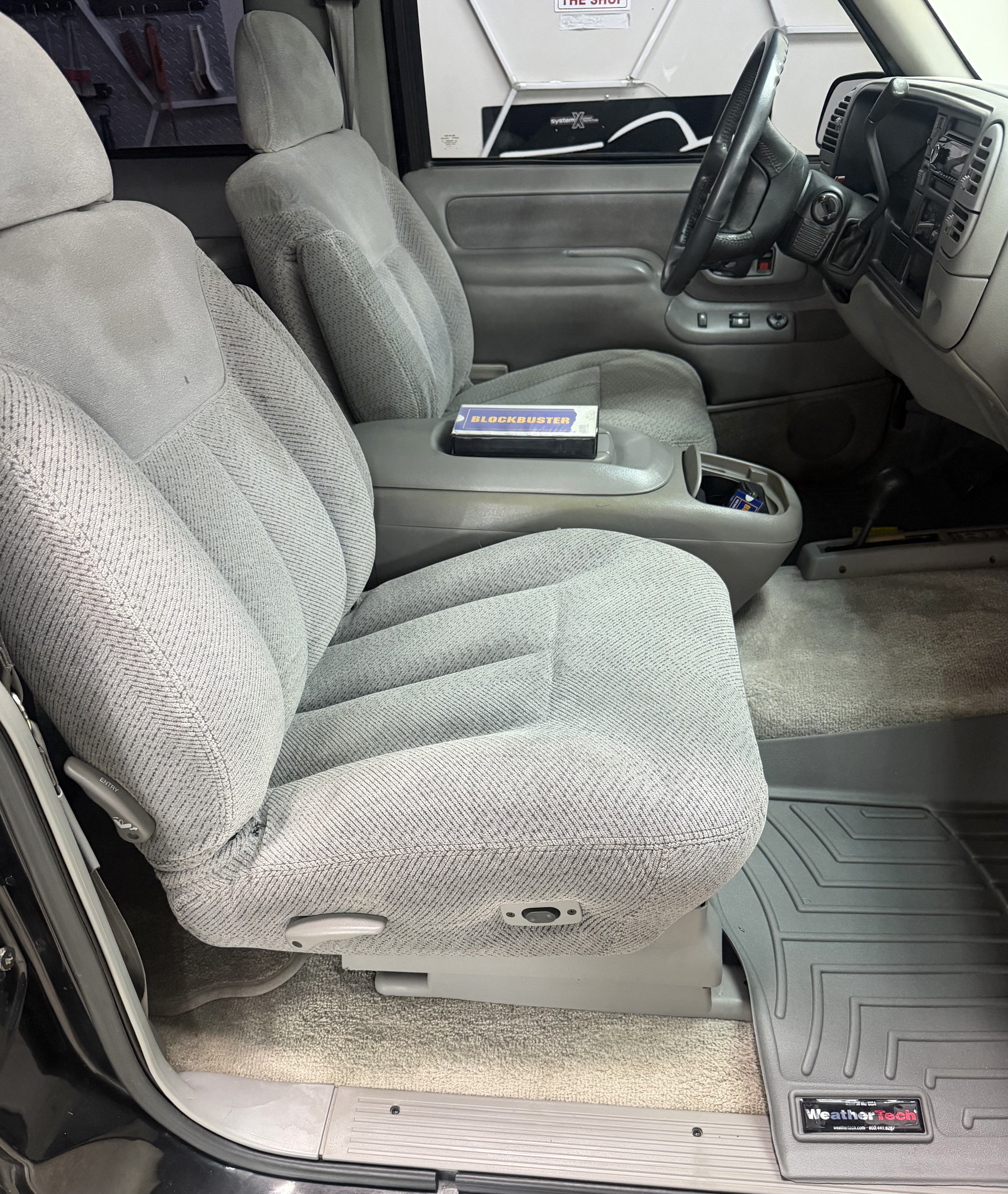 Used 1995 Chevrolet Tahoe 4WD 2-Door image 17