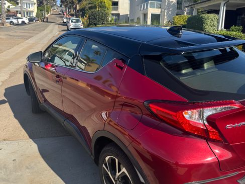 Used 2019 Toyota C-HR Limited image 4