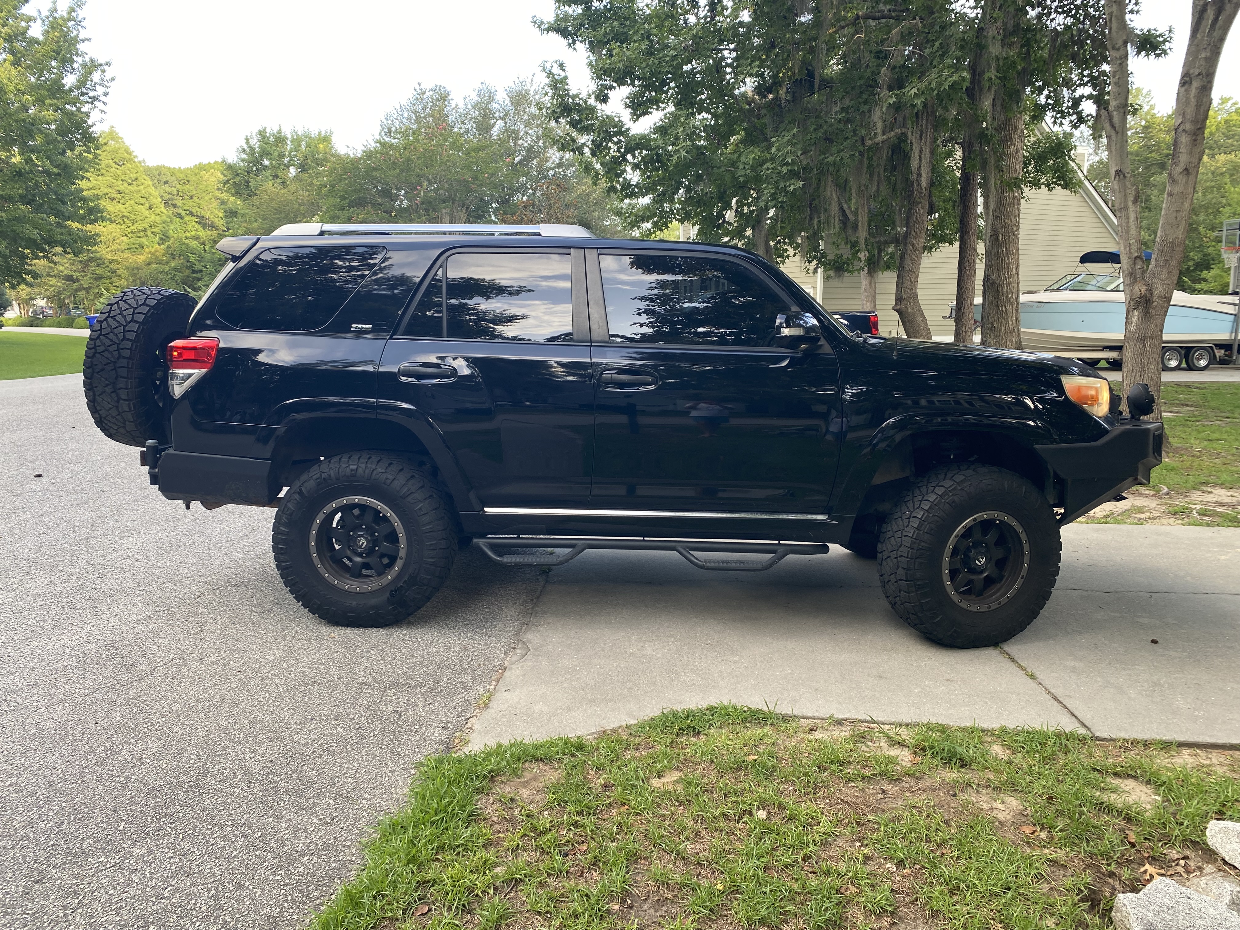 Used 2010 Toyota 4Runner SR5 AWD/4WD image 2