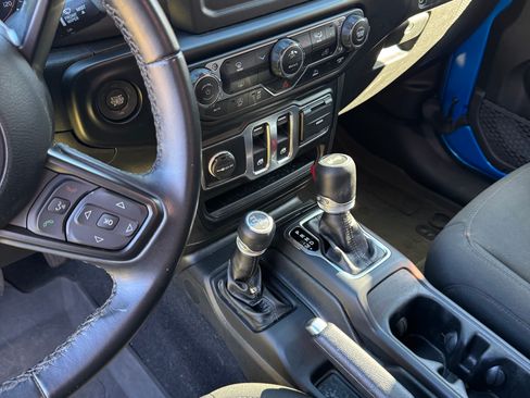 Used 2022 Jeep Wrangler Sport image 13