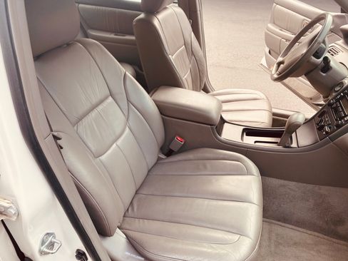 Used 2000 Toyota Avalon XL image 12