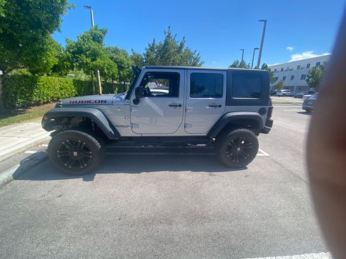 Used 2016 Jeep Wrangler Unlimited Rubicon w/ Connectivity Group AWD/4WD image 21