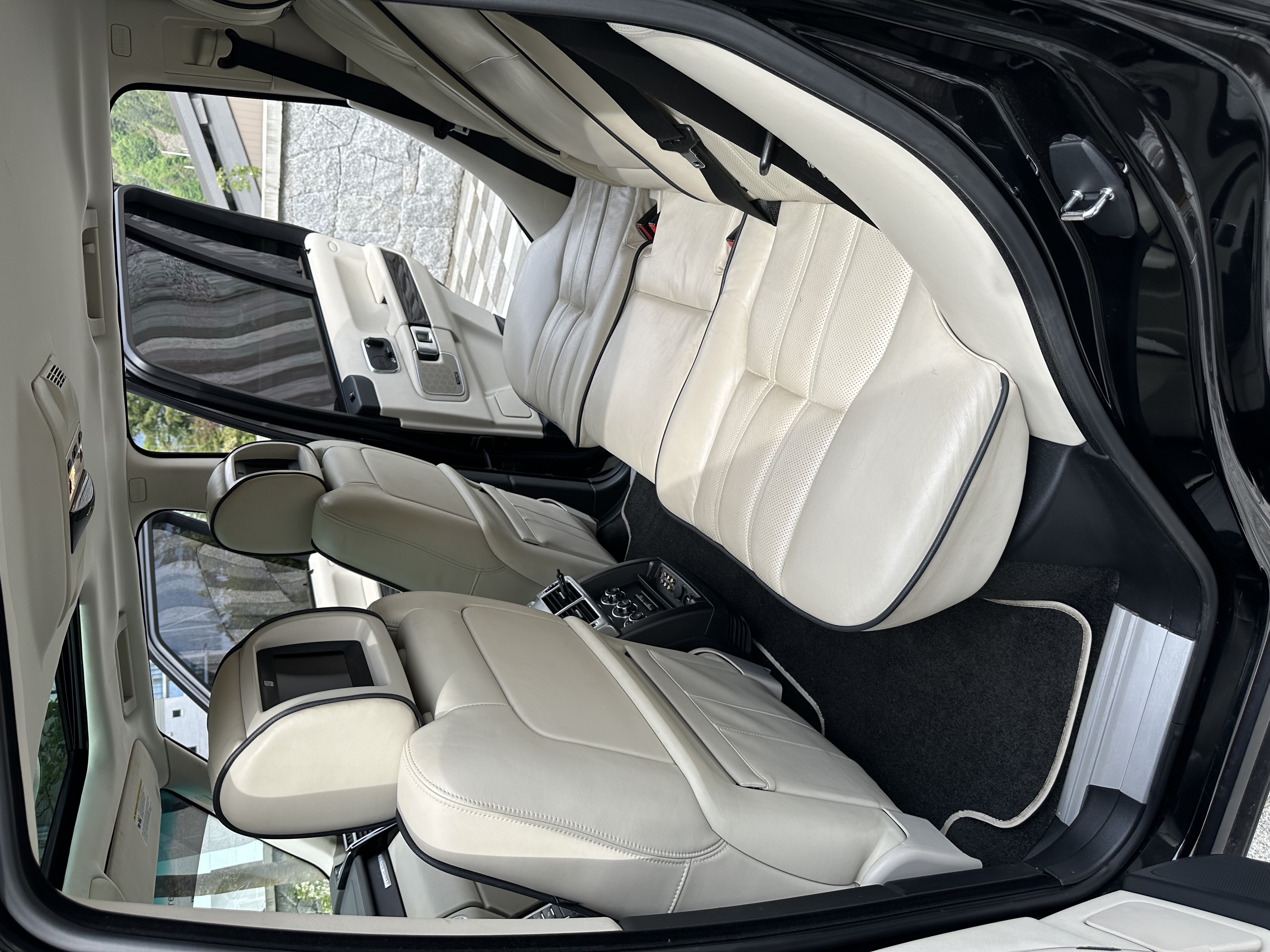 Used 2011 Land Rover Range Rover Supercharged AWD/4WD image 17