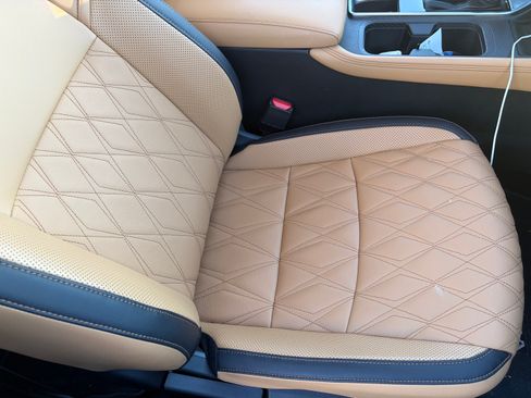 Used 2024 Nissan Sentra SV w/ SV Premium Package image 8