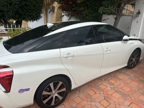 Used 2018 Toyota Mirai image 6