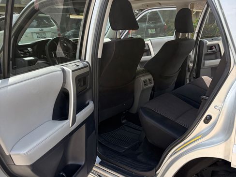 Used 2012 Toyota 4Runner SR5 w/ Convenience Pkg image 15