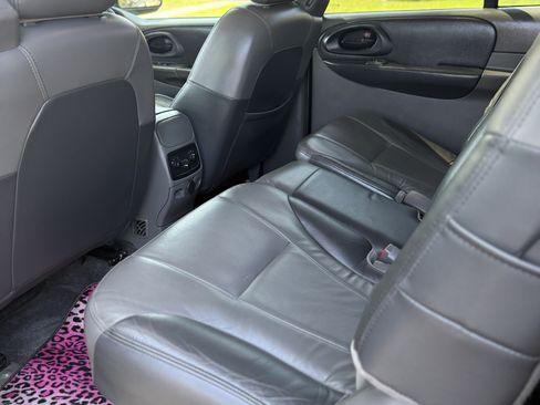 Used 2004 Chevrolet TrailBlazer 2WD w/ LT Preferred Equipment Group image 8