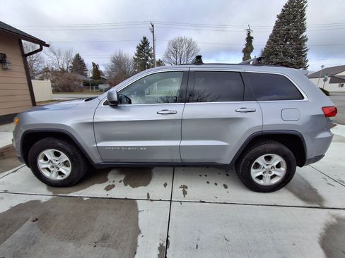 Used 2015 Jeep Grand Cherokee Laredo image 2