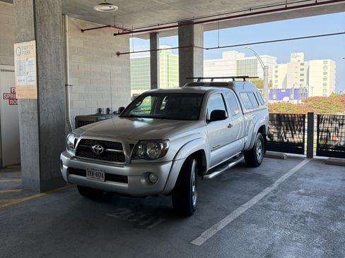Used 2011 Toyota Tacoma 4x4 Access Cab V6 w/ TRD Off-Road Pkg image 30