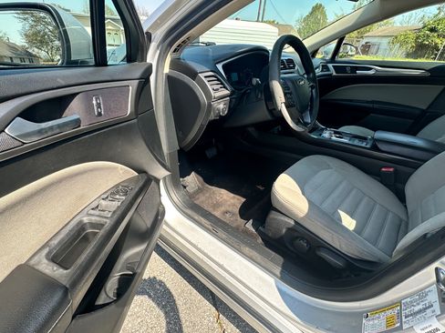 Used 2018 Ford Fusion S image 10