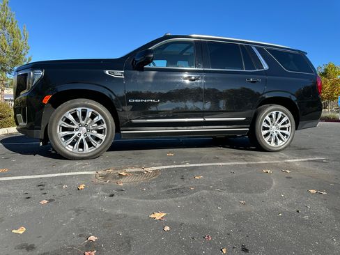Used 2023 GMC Yukon Denali w/ Max Trailering Package AWD/4WD image 1