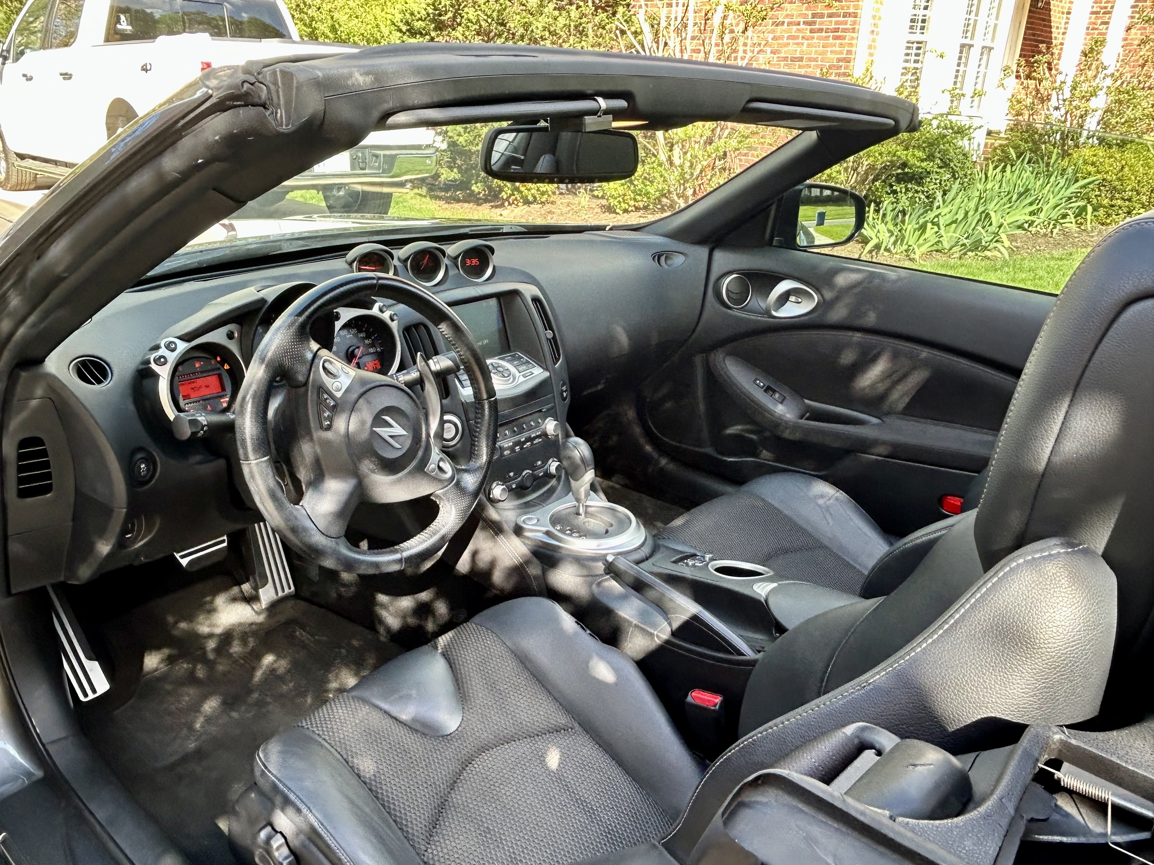 Used 2016 Nissan 370Z Touring RWD image 2