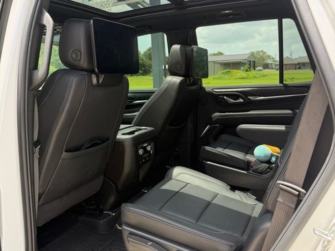 Used 2024 GMC Yukon Denali w/ Denali Reserve Package RWD image 2