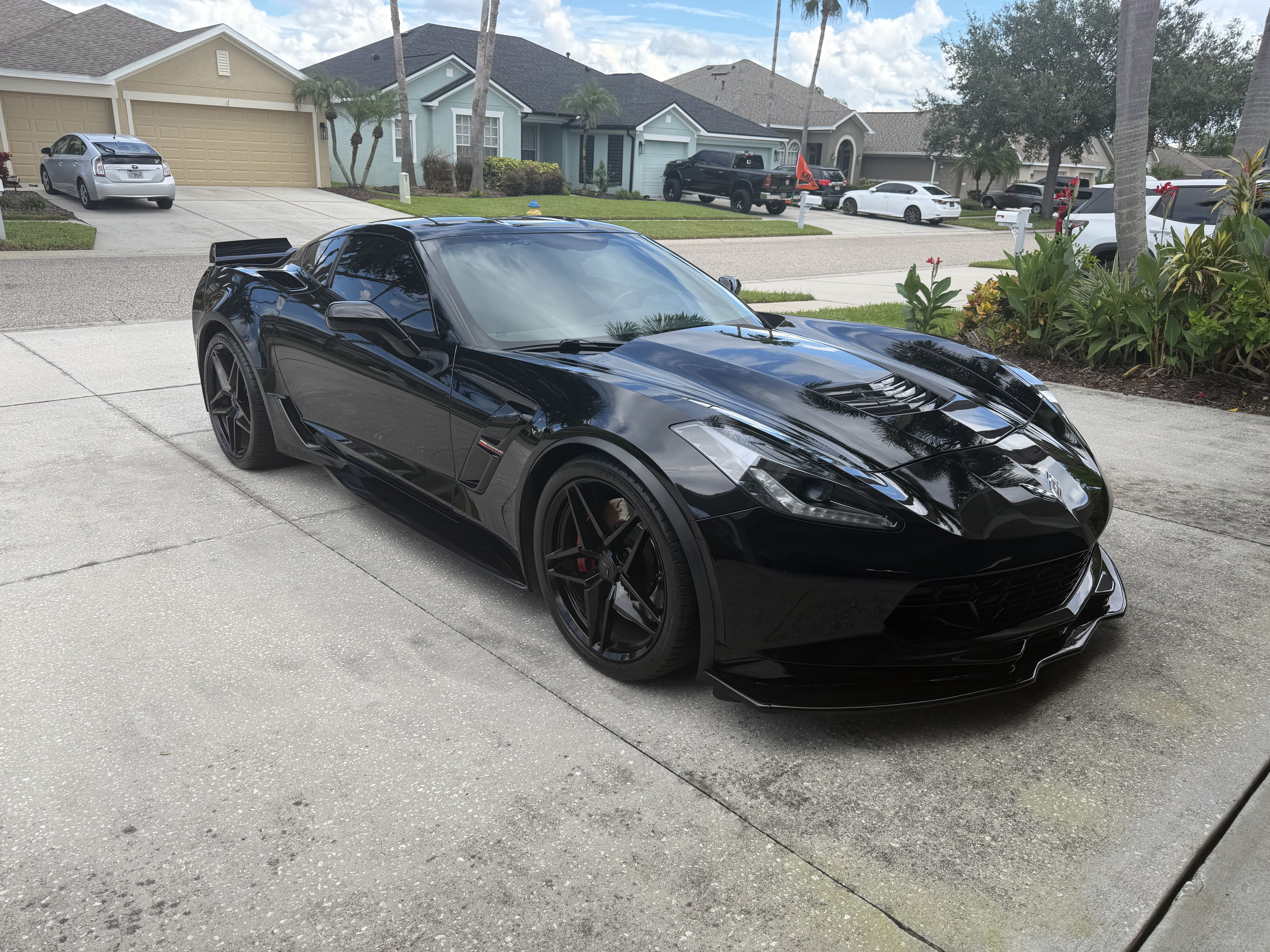 Used 2017 Chevrolet Corvette Grand Sport w/ Grand Sport Heritage Package RWD image 2