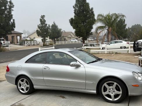 Used 2005 Mercedes-Benz CLK 320 Coupe image 1
