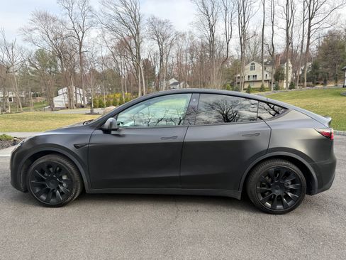 Used 2021 Tesla Model Y Long Range image 1