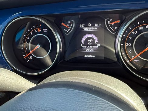 Used 2023 Jeep Gladiator Sport AWD/4WD image 22