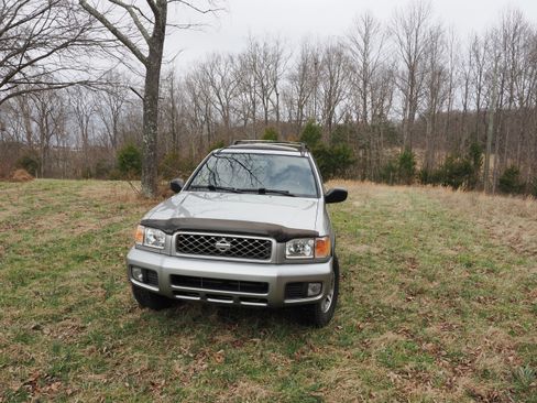 Used 2001 Nissan Pathfinder SE image 4