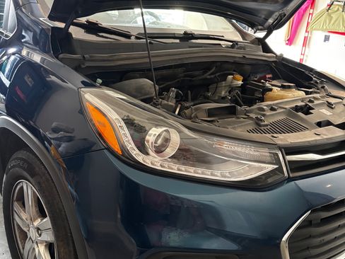 Used 2020 Chevrolet Trax LT FWD image 8
