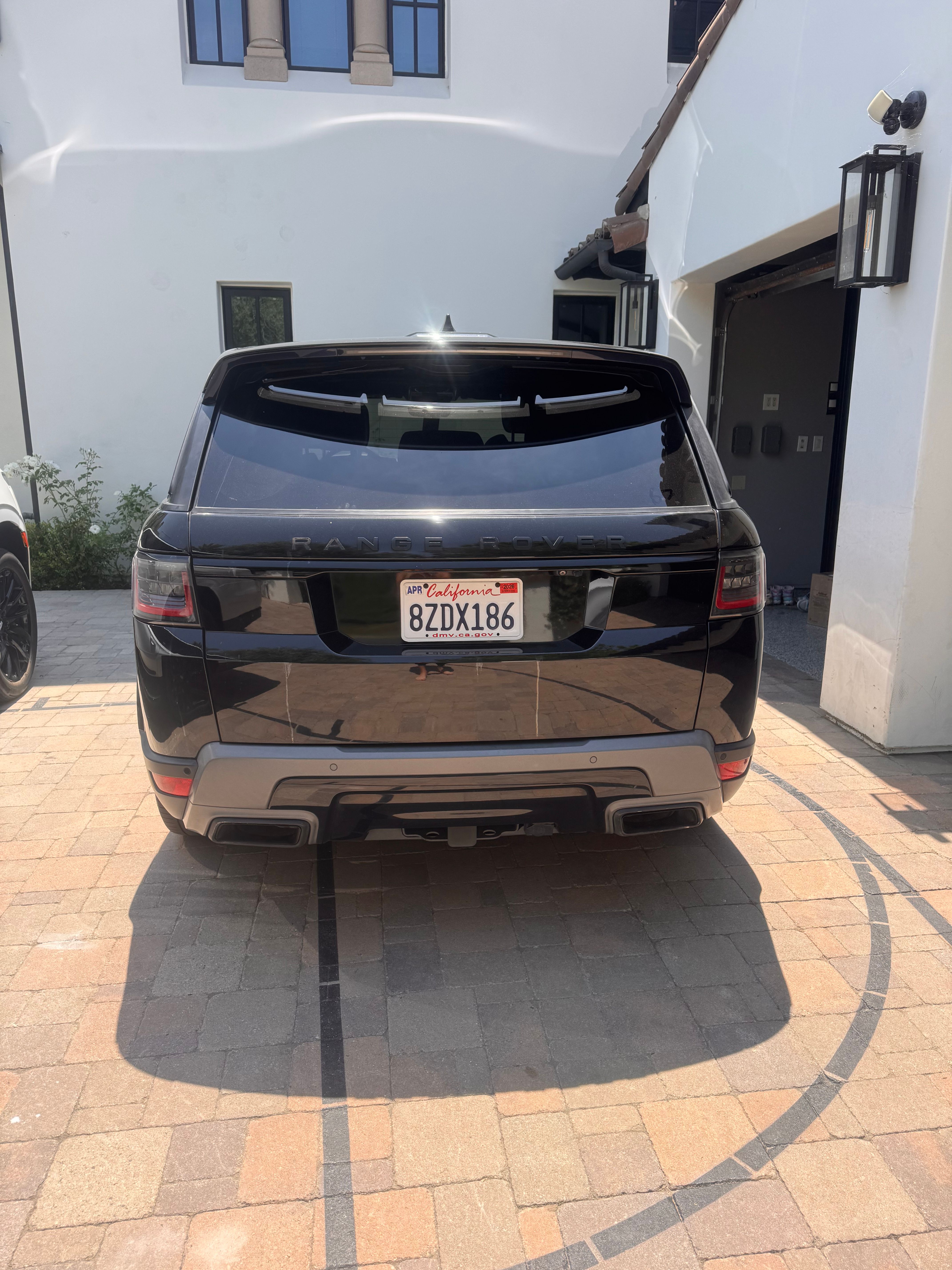 Used 2018 Land Rover Range Rover Sport SE AWD/4WD image 4