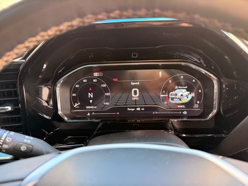 Used 2024 GMC Sierra 2500 SLE image 2