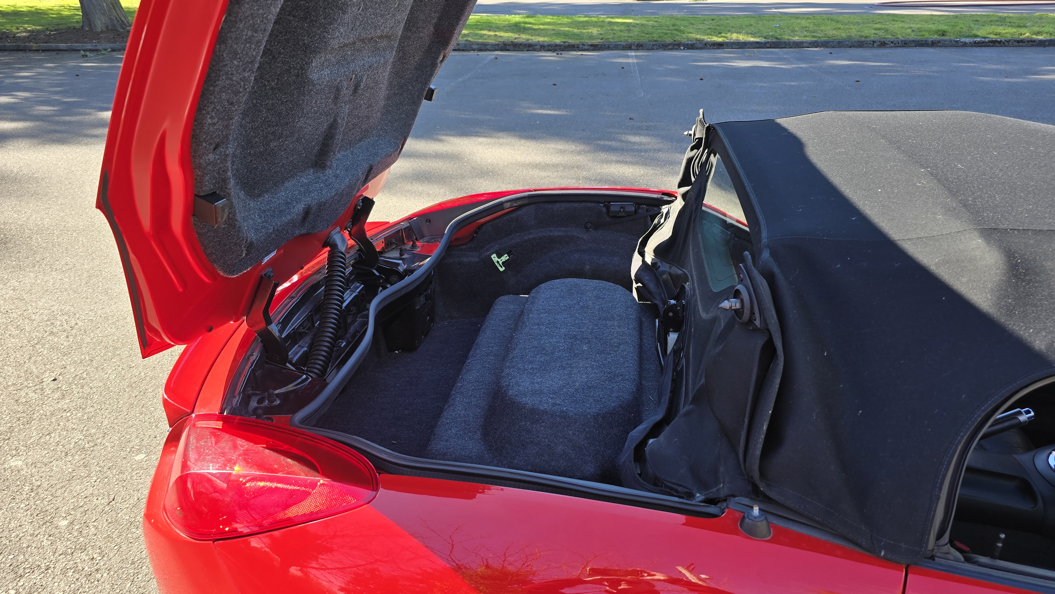 Used 2008 Pontiac Solstice GXP w/ Premium Package RWD image 15
