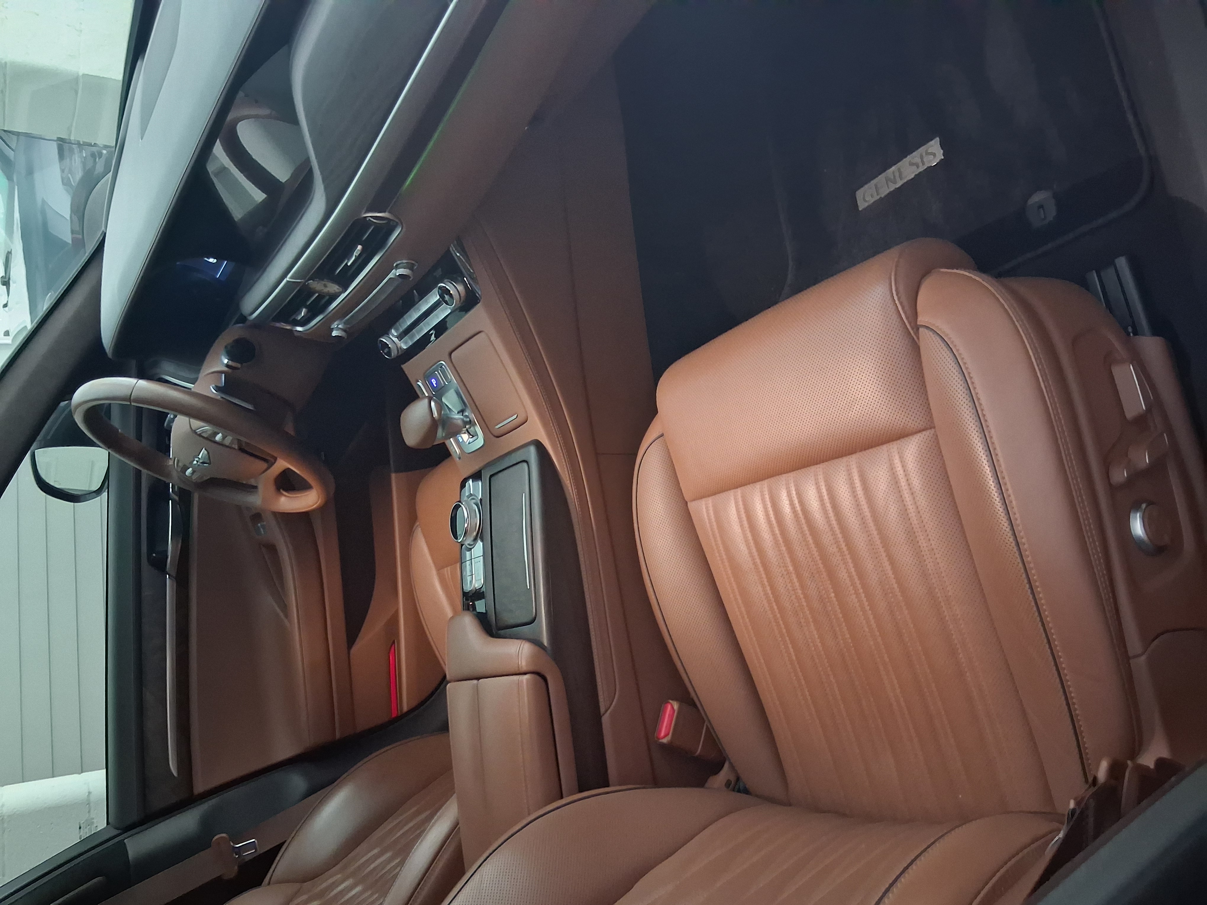 Used 2020 Genesis G90 5.0 Ultimate AWD/4WD image 2