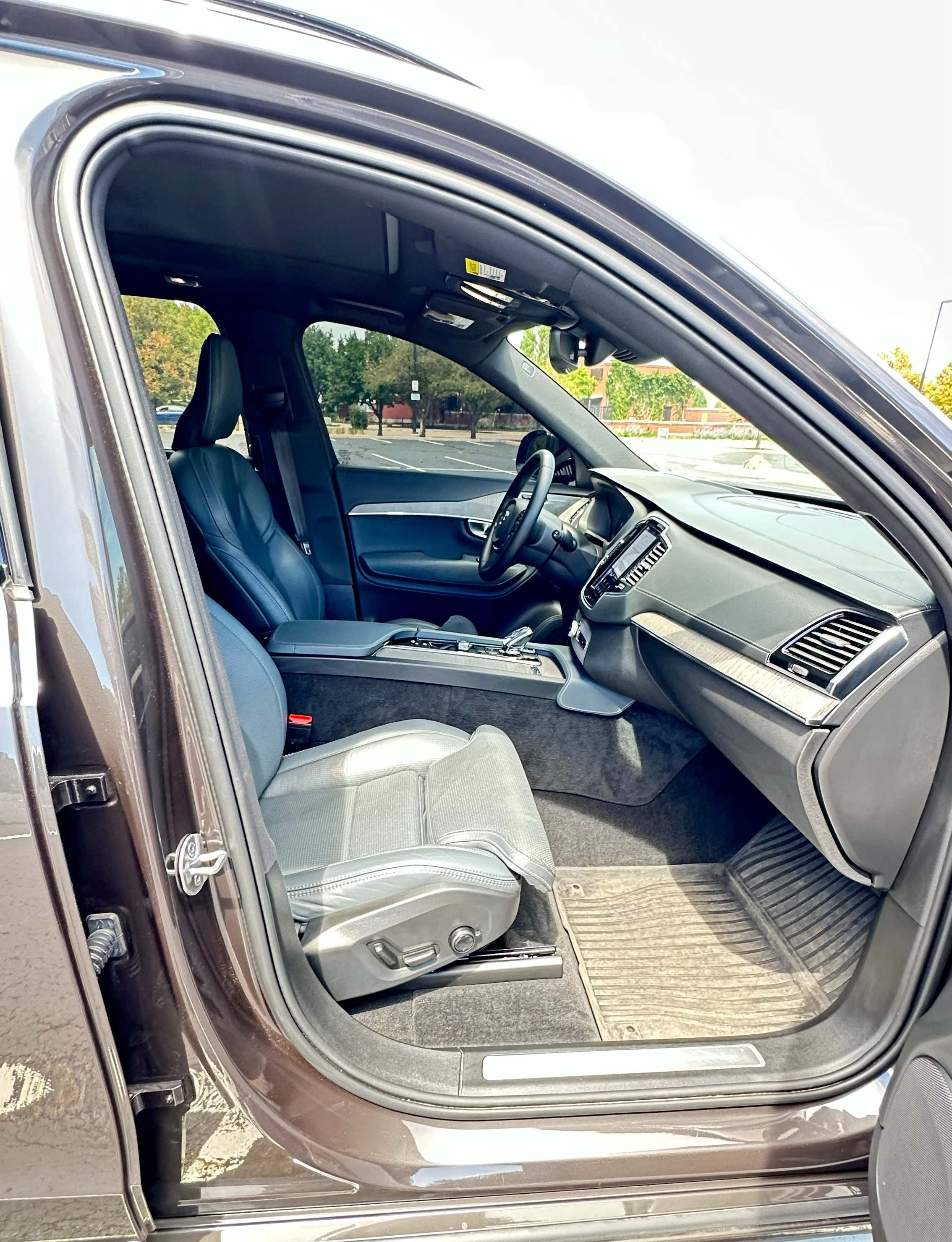 Used 2023 Volvo XC90 T8 Ultimate w/ Protection Package Premier AWD/4WD image 16