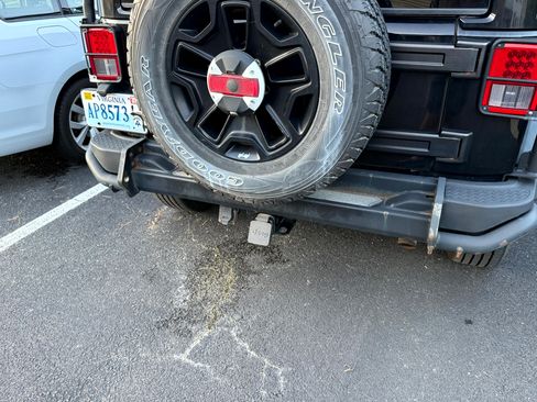 Used 2013 Jeep Wrangler Unlimited Sahara image 8