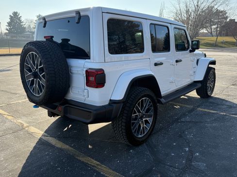 Used 2024 Jeep Wrangler Unlimited Sahara w/ Technology Group image 6