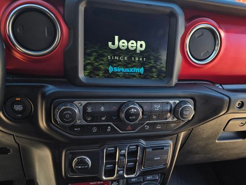 Used 2021 Jeep Gladiator Rubicon image 9