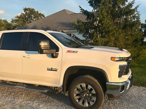 Used 2024 Chevrolet Silverado 2500 LT w/ Texas Edition AWD/4WD image 12