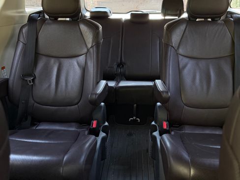 Used 2021 Toyota Sienna Platinum image 6
