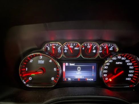 Used 2016 GMC Yukon SLT w/ HD Trailering Package AWD/4WD image 8