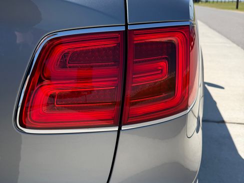 Used 2018 Bentley Bentayga Onyx Edition image 19