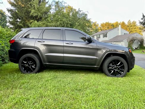 Used 2020 Jeep Grand Cherokee Altitude image 30